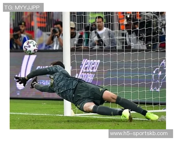 拉亚飞身扑救荣膺英超12月最佳扑救展现惊人反应能力